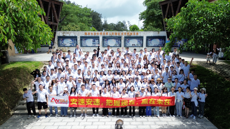 安速集體照.png